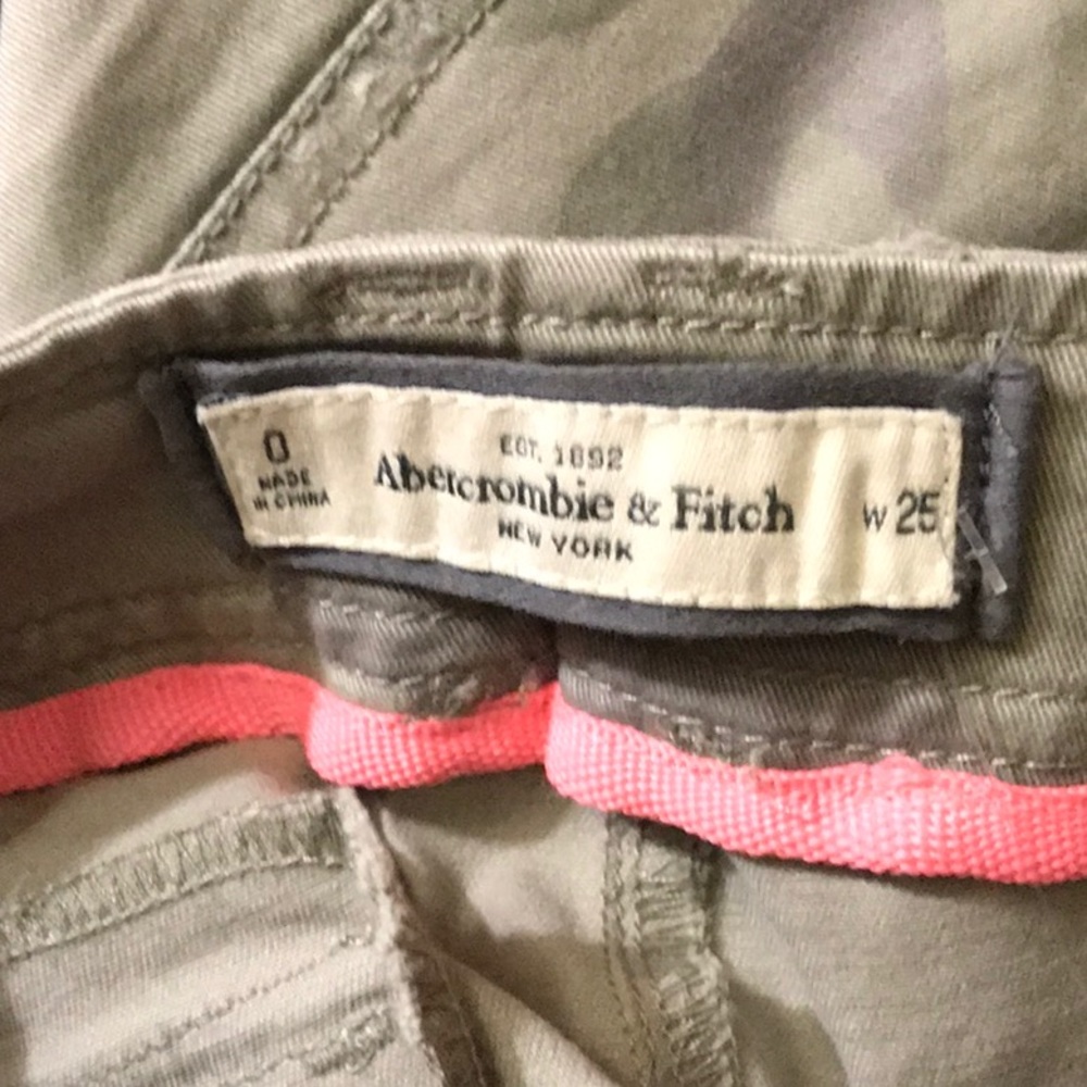 Abercrombie & Fitch distressed shorts - Picture 7 of 7
